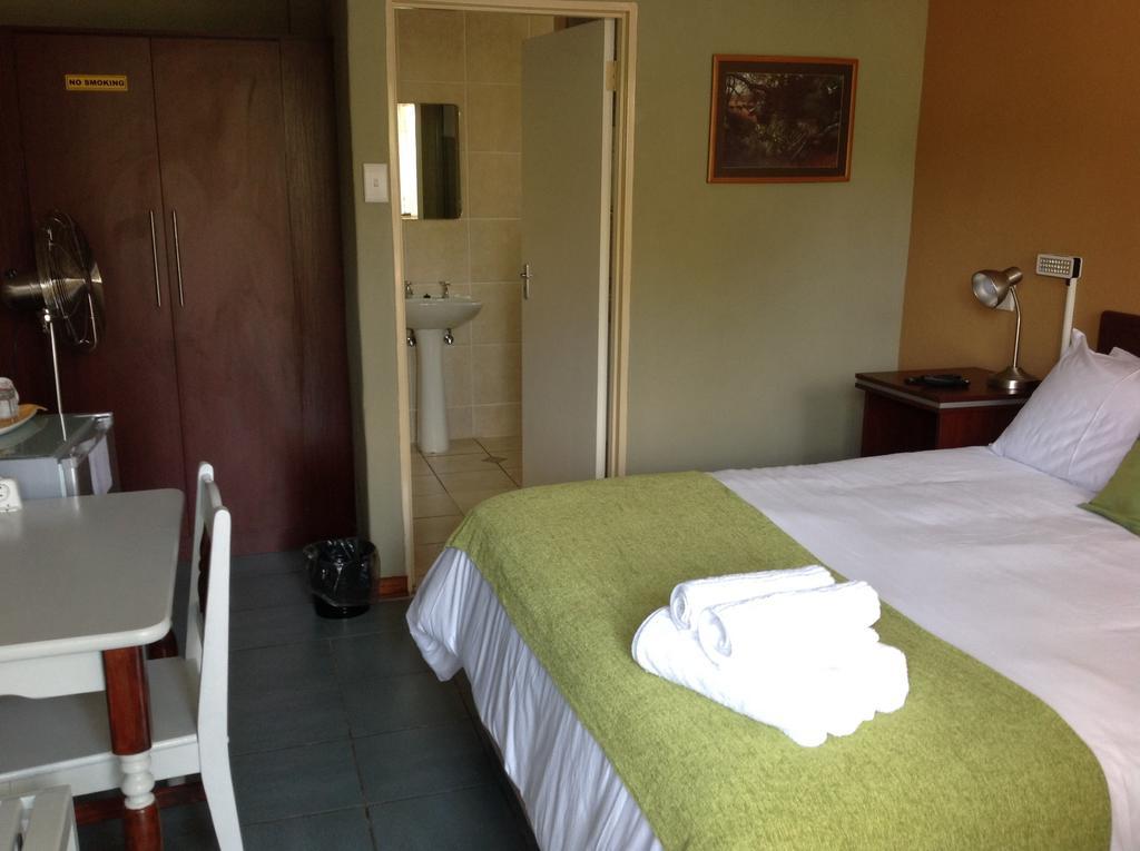 Amigos Bed & Breakfast - No Loadshedding 넬스프리트 객실 사진